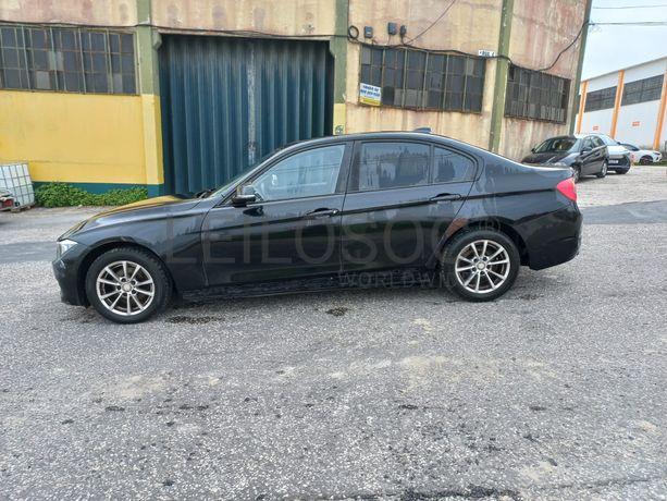 BMW 318D · Ano 2012