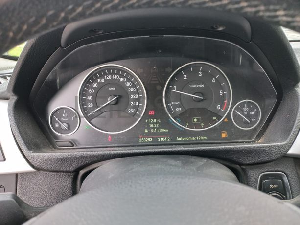 BMW 318D · Ano 2012