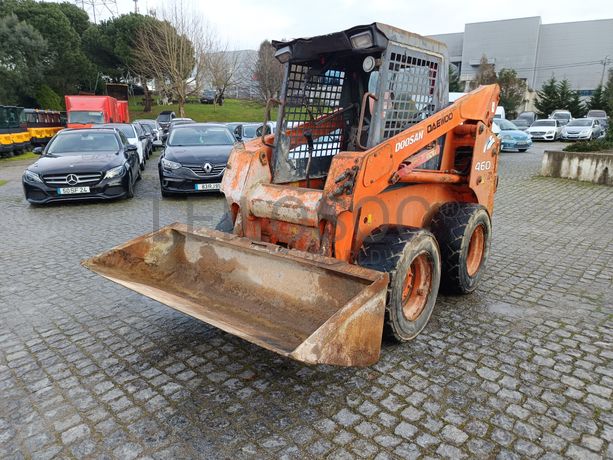 Mini Pá Carregadora Doosan · Ano 2005