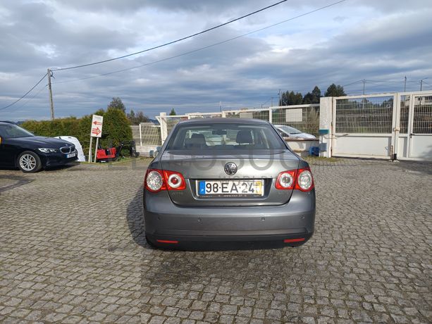 Volkswagen Jetta 2.0 TDI · Ano 2007