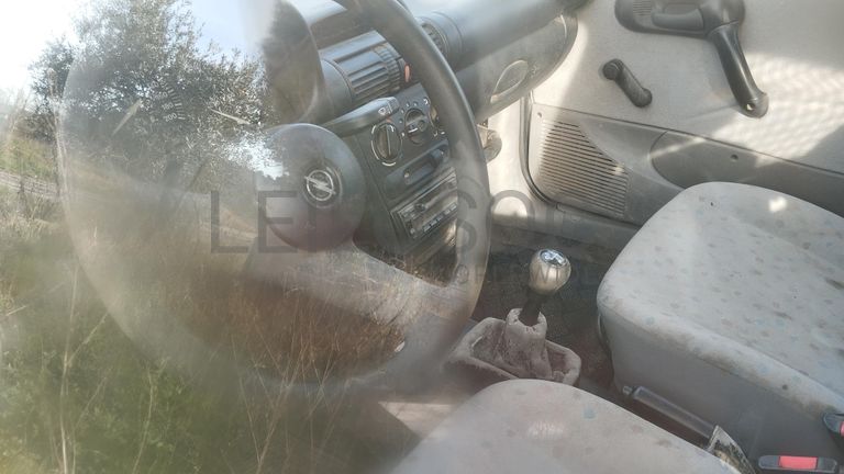 Opel Corsa-B (732X4) · Ano 1997