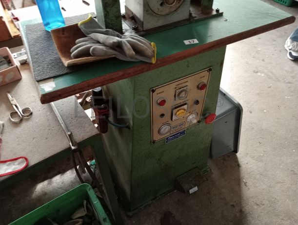 Máquina de Colar Testeiras