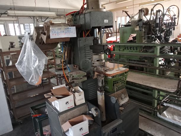 Máquina de Pregar Saltos