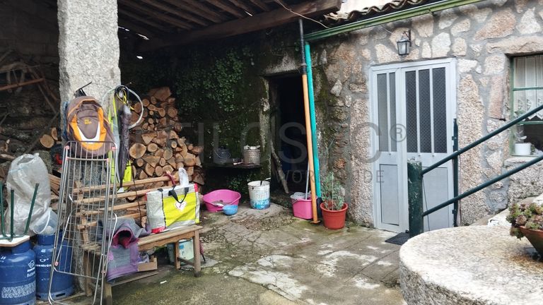 Moradia com arrecadação e anexo · Aldeia Velha, Sabugal