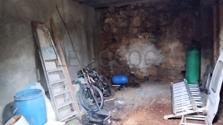 Moradia com arrecadação e anexo · Aldeia Velha, Sabugal