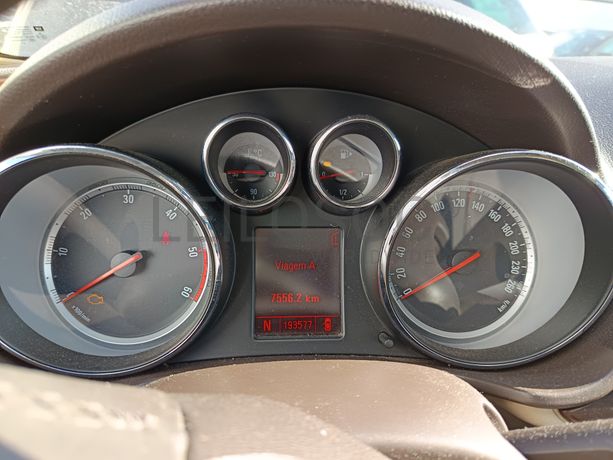 Opel Insígnia Sports Tourer 2.0 CDTI  · Ano 2009