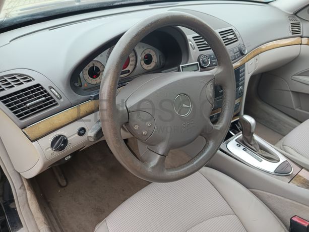 Mercedes-Benz E 220 · Ano 2004