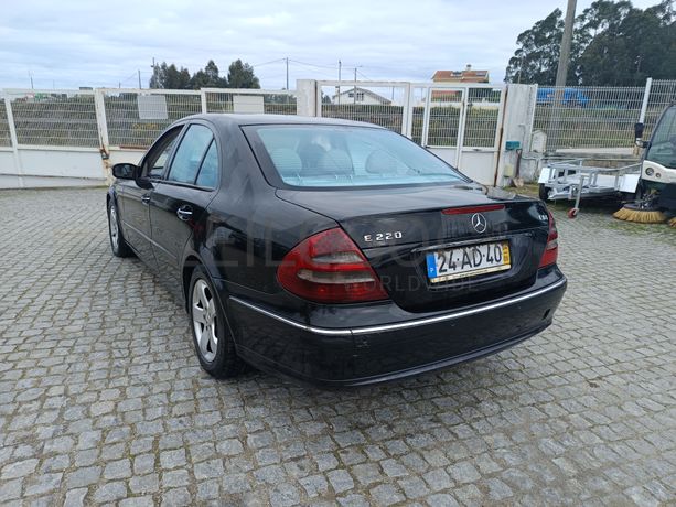 Mercedes-Benz E 220 · Ano 2004