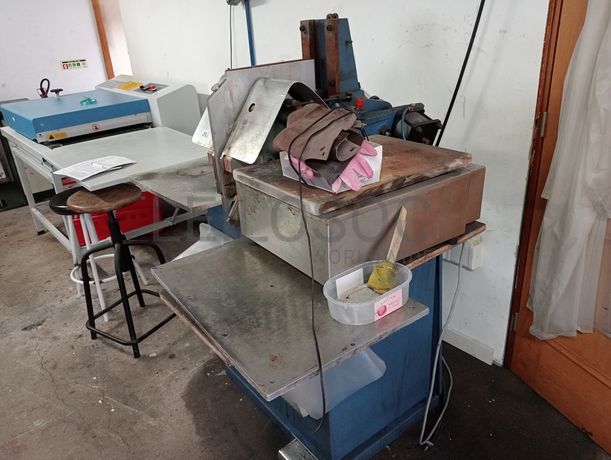 Máquinas de Entretelar, Vergar e Colar