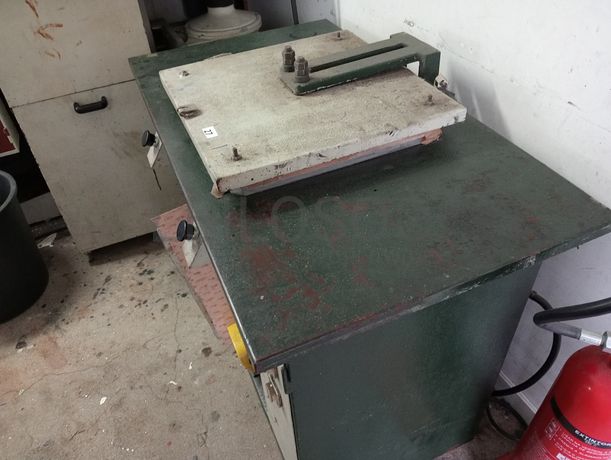 Máquinas de Entretelar, Vergar e Colar