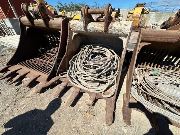 Balde de escavadora CATERPILLAR 323 (1)