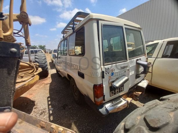 TOYOTA LAND CRUISER 4.2D 4WD HARDTOP 13L