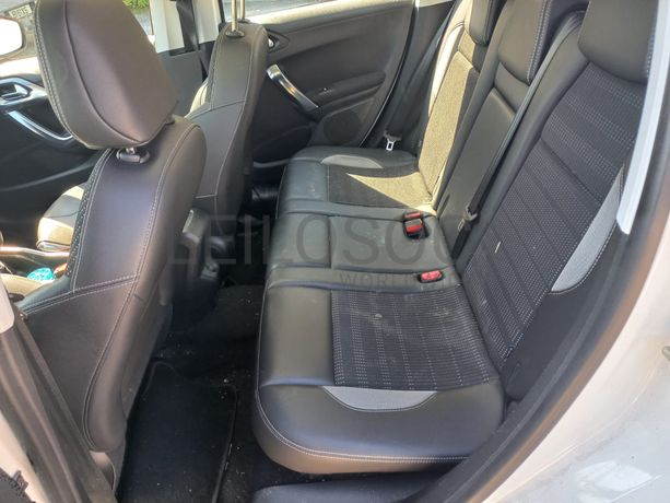 Peugeot 2008 · Ano 2014