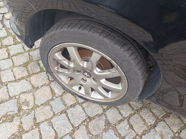 Peugeot 206 · Ano 2001