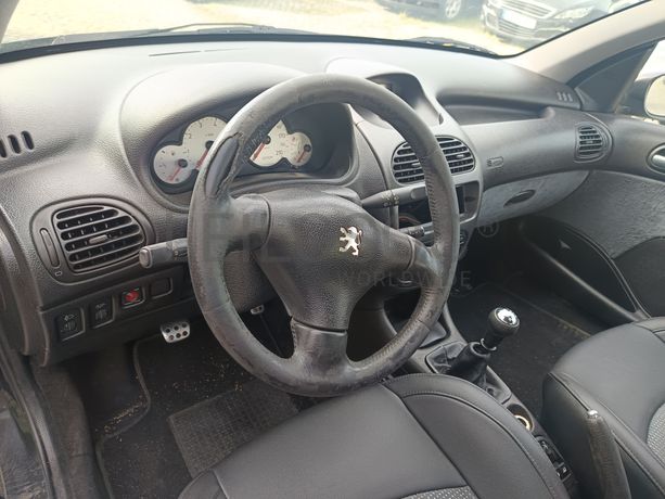 Peugeot 206 · Ano 2001