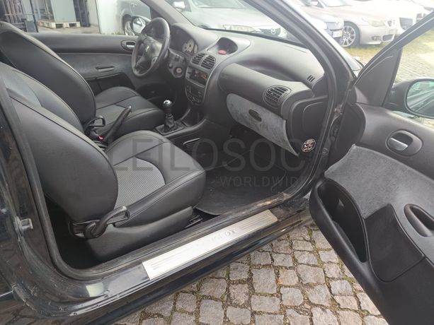 Peugeot 206 · Ano 2001
