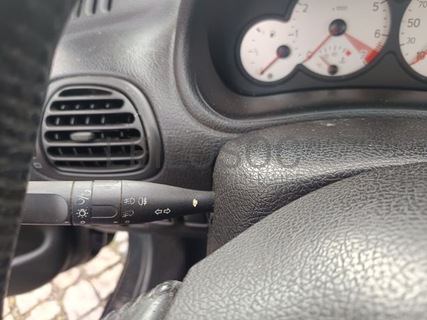 Peugeot 206 · Ano 2001