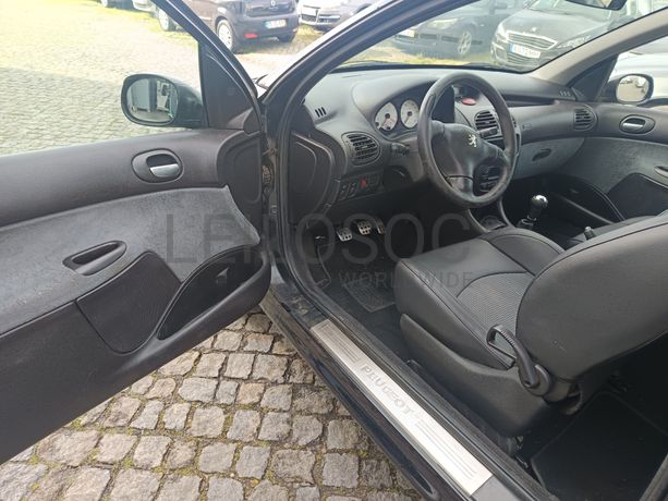 Peugeot 206 · Ano 2001