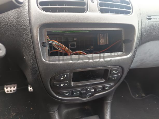 Peugeot 206 · Ano 2001