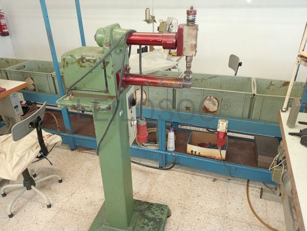 Máquinas de Costura · Coluna Alta · Rebites