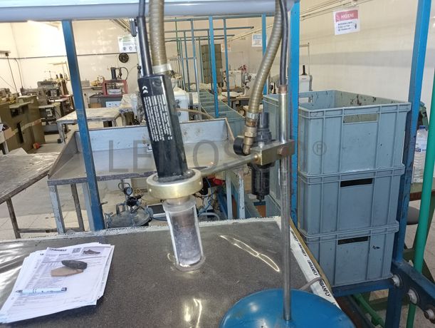 Máquinas de Costura · Coluna Alta · Rebites