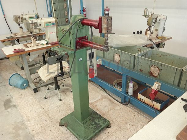 Máquinas de Costura · Coluna Alta · Rebites