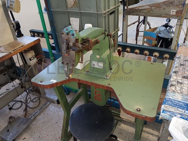 Máquinas de Costura · Coluna Alta · Rebites