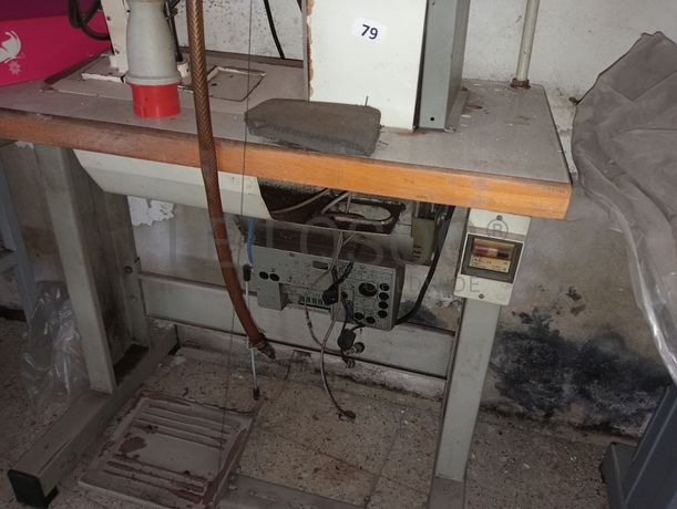 Máquinas de Coluna Alta · Máquina de Colocar Ganchos