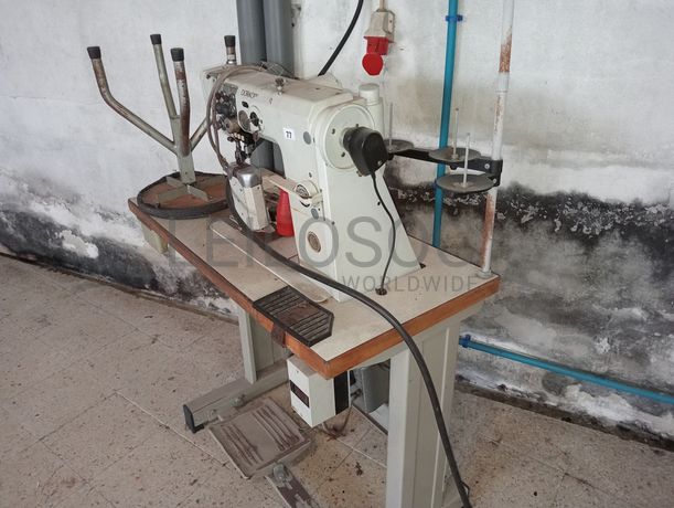 Máquinas de Coluna Alta · Máquina de Colocar Ganchos