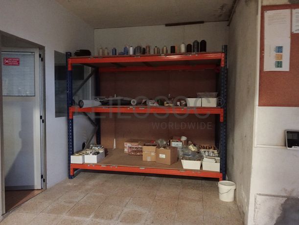 Máquinas de Contrafortes e de Enformar · Estantes industriais