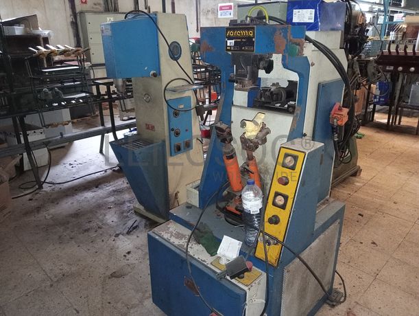 Máquinas de Cardar e Pregar saltos · Sifione