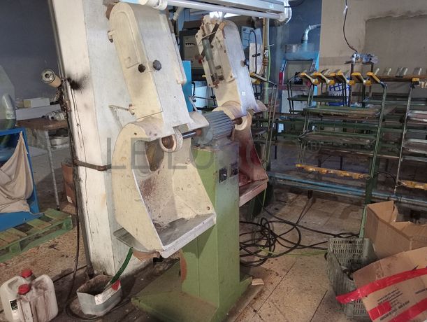 Máquinas de Cardar e Pregar saltos · Sifione