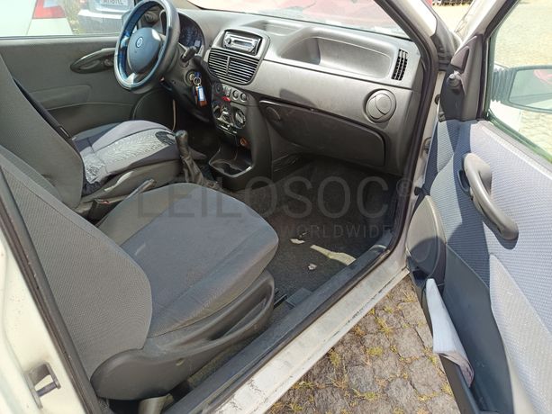 Fiat Punto 1.3 JTDI · Ano 2004