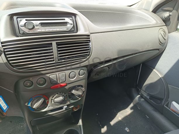 Fiat Punto 1.3 JTDI · Ano 2004