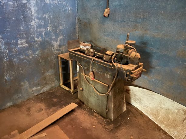 Máquina de afiar serras