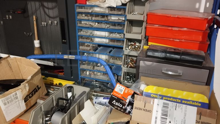 Equipamentos · Industriais, Apoio à Indústria, Informáticos e Fotográficos