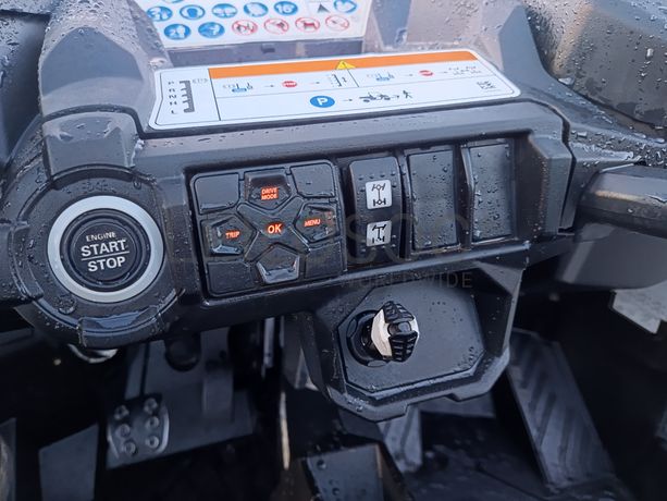 Buggy Can-Am Maverick Trail · Ano 2022