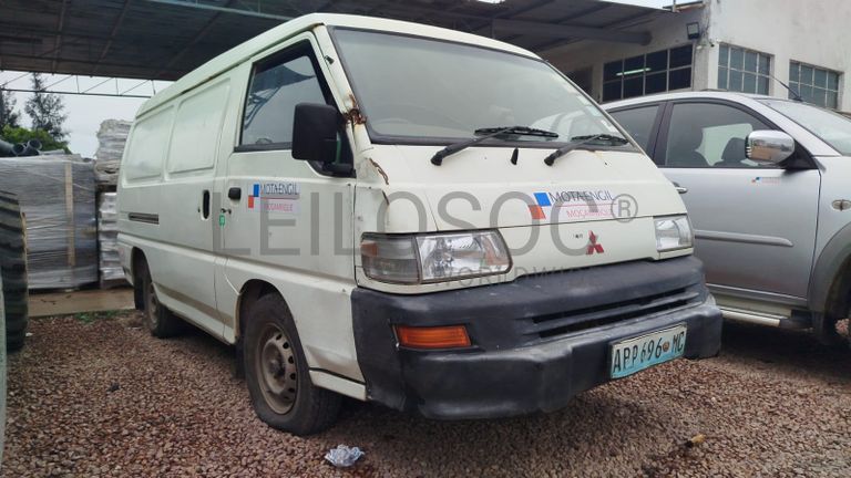 Mini bus Mitsubishi L200