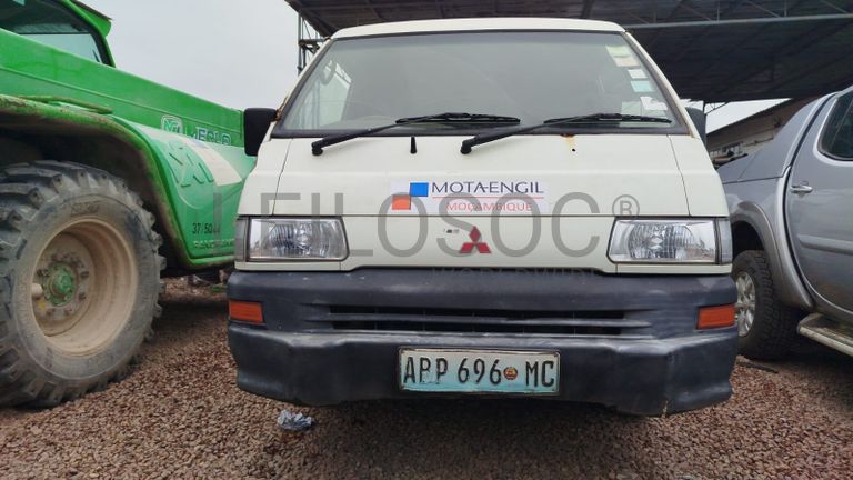 Mini bus Mitsubishi L200