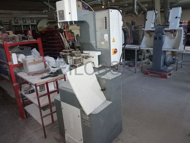 Máquina de Pregar saltos