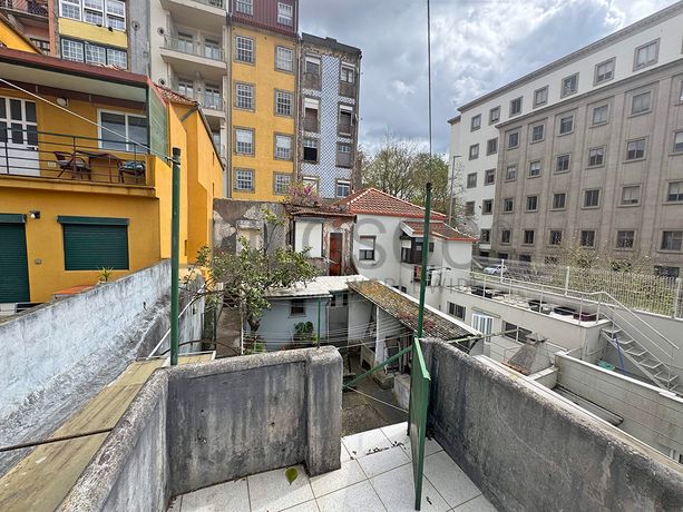 Edifício de 5 Pisos · Jardim das Virtudes, Porto