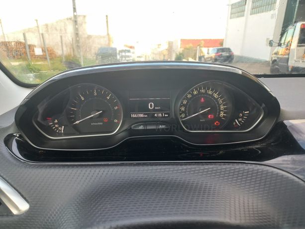 Peugeot 208 · Ano 2017