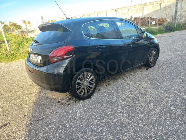 Peugeot 208 · Ano 2017