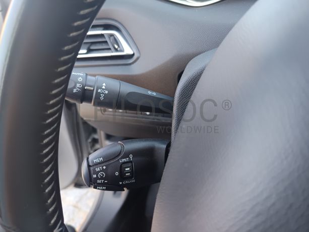 Peugeot 308 · Ano 2015