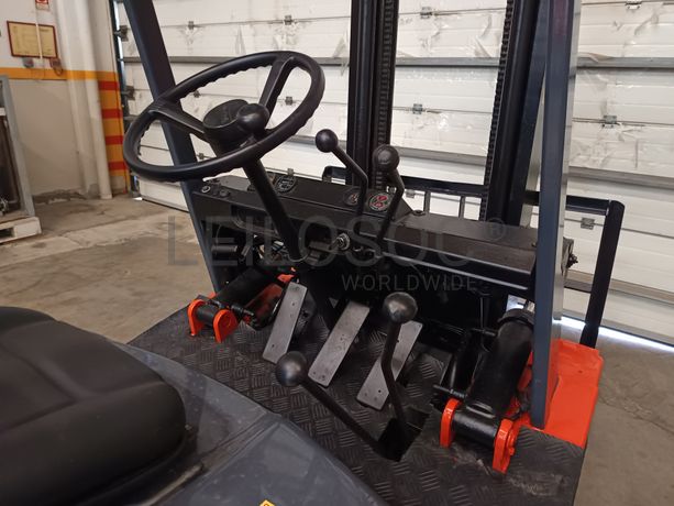 Empilhador Toyota de 2000Kg