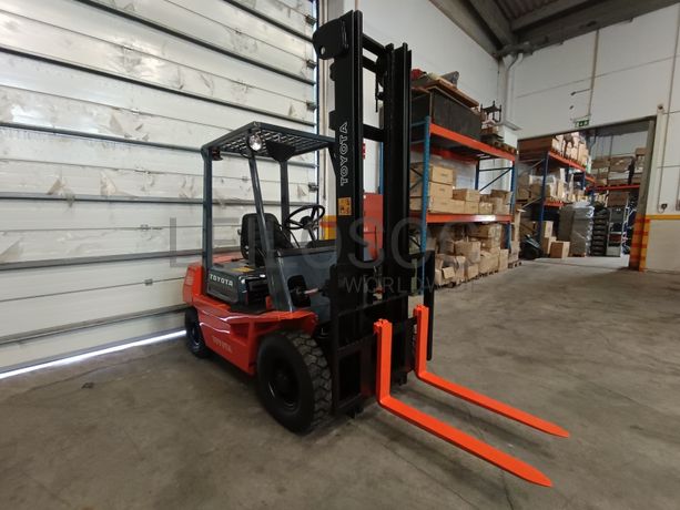 Empilhador Toyota de 2000Kg