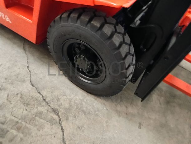 Empilhador Toyota de 2000Kg