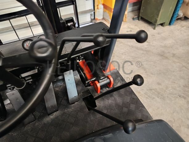 Empilhador Toyota de 2000Kg