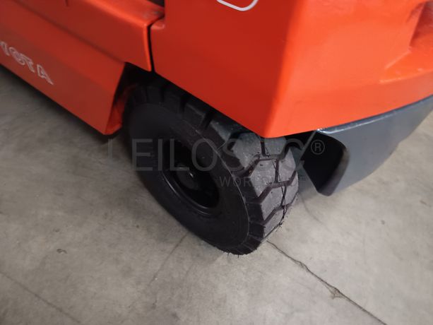 Empilhador Toyota de 2000Kg