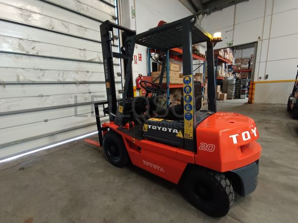 Empilhador Toyota de 2000Kg